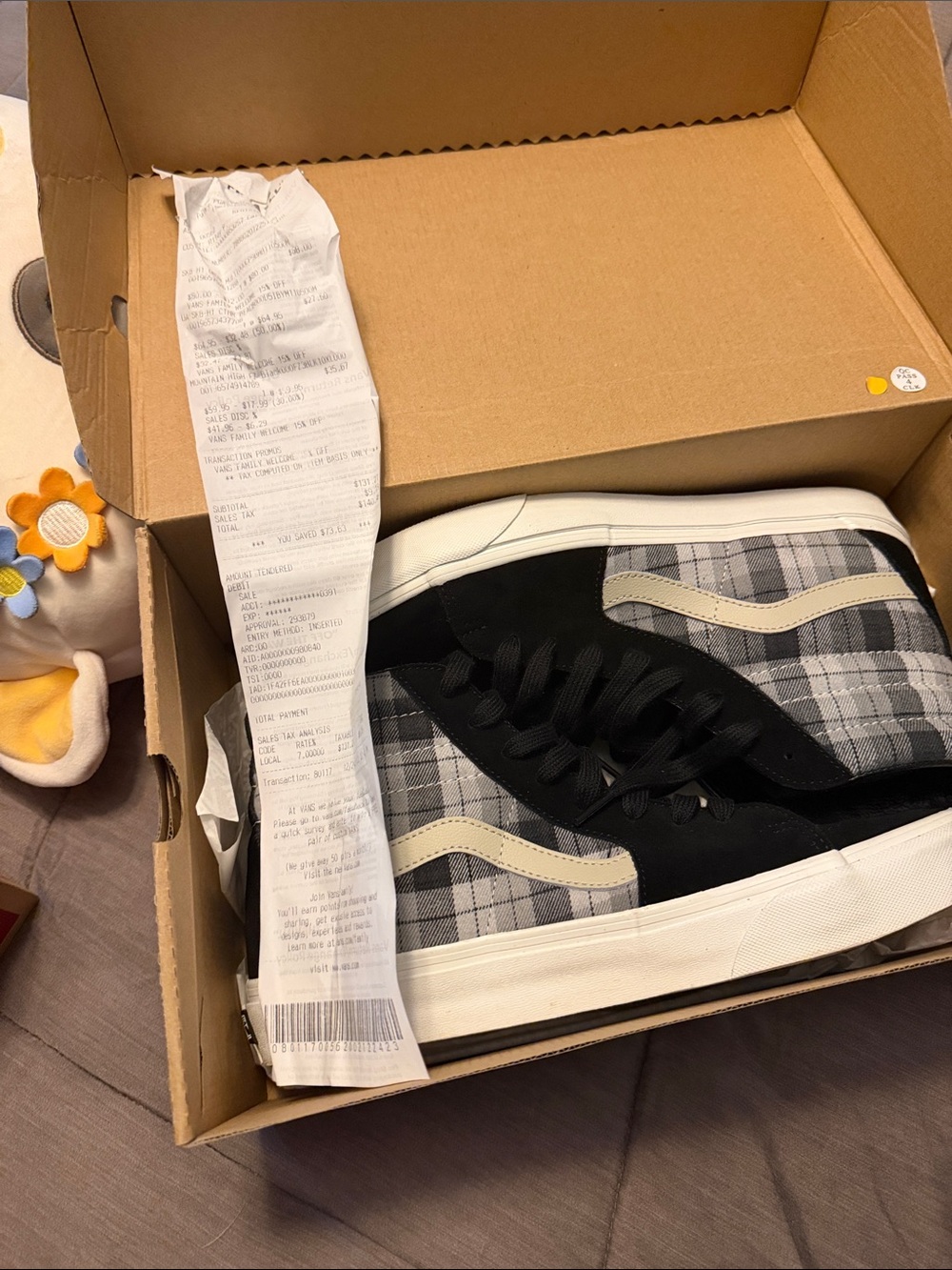 Vans NWT IN BOX Men’s 10.Classic Black Plaid High-Top Sneakers with Cream Stripe